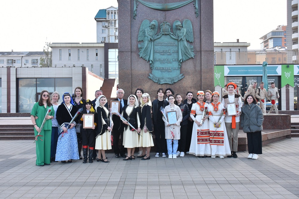 Команда Центра национальных объединений получила заслуженные награды за участие в чемпионате по сборке спилс-карт