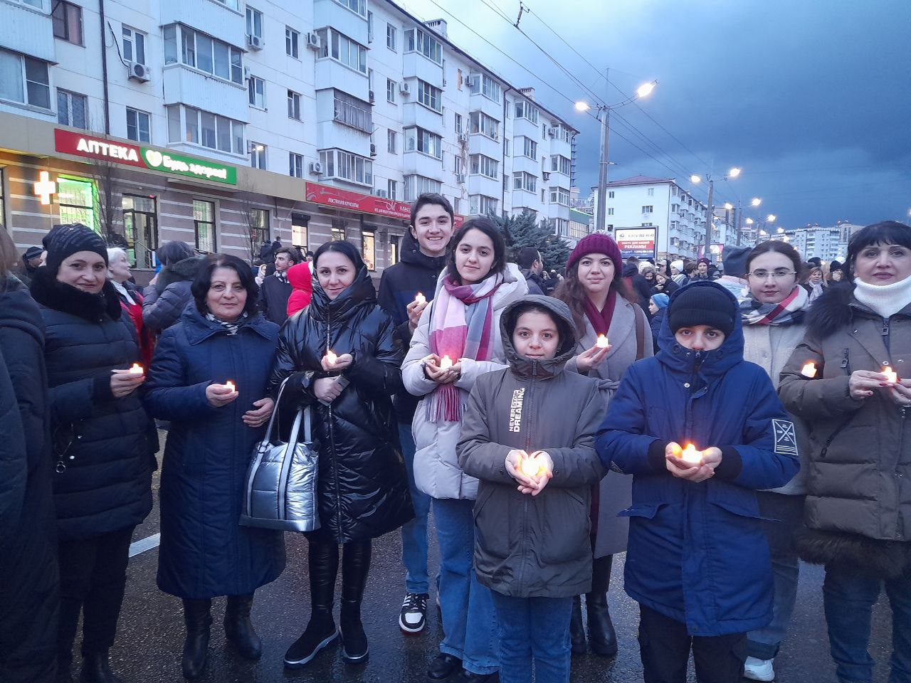 Тогда бойцы всех национальностей – русские, украинцы, армяне, грузины, греки, осетины, абхазы … сражались и погибали за одну многонациональную Родину