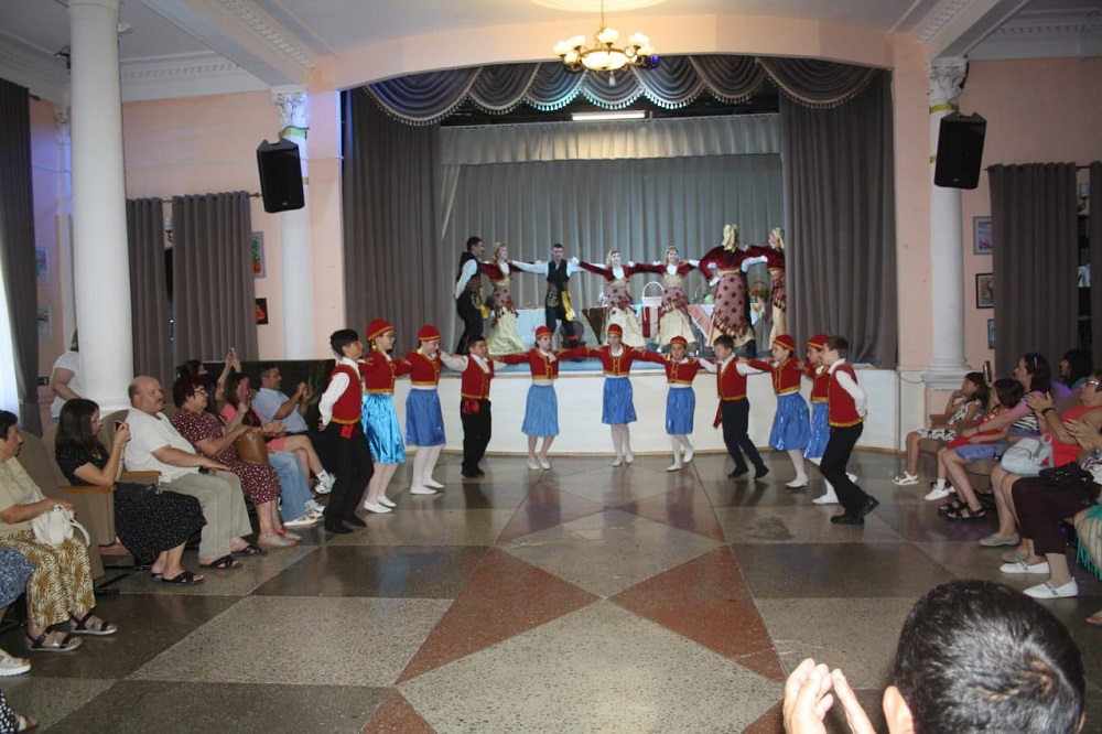 Песни, танцы, традиции греков России: в Новороссийске проходят Дни семейных национальных традиций.